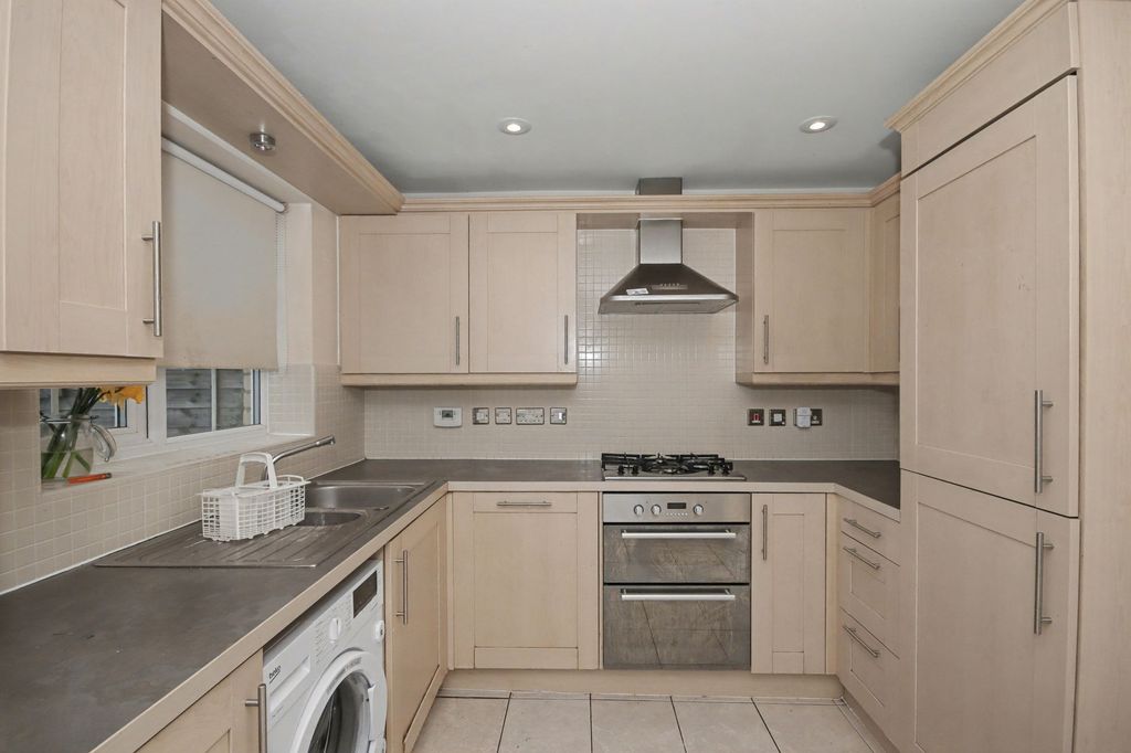 Property photo 2 of 22
