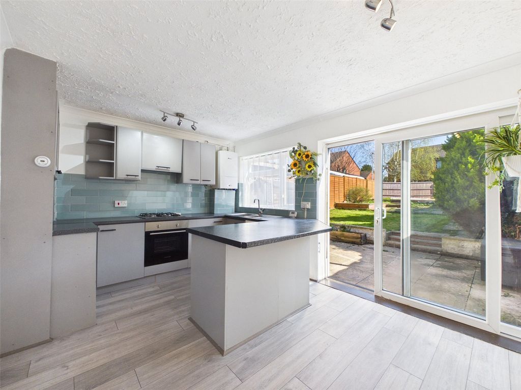 Property photo 2 of 14 Picture No. 12