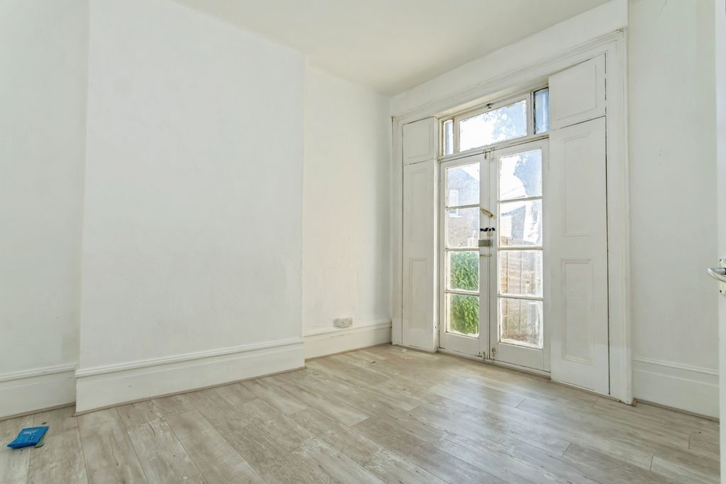 Property photo 3 of 25 Pbox-Img.Jpg