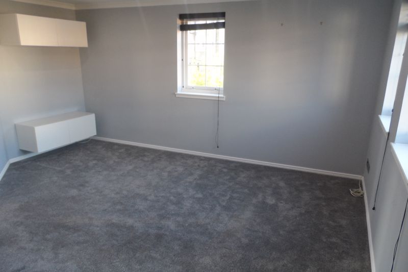 Property photo 3 of 12 Lounge