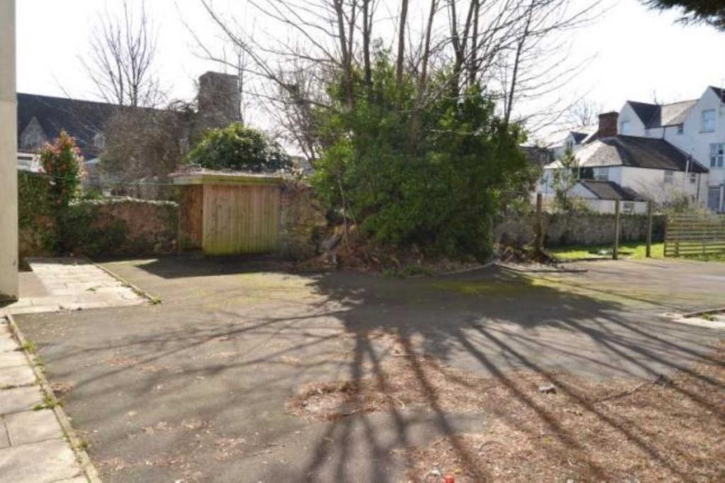 Property photo 2 of 14