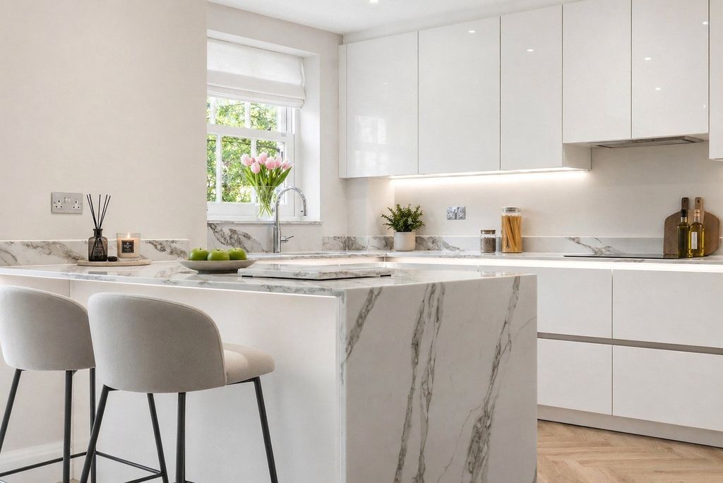 Property photo 3 of 17 Kitchen