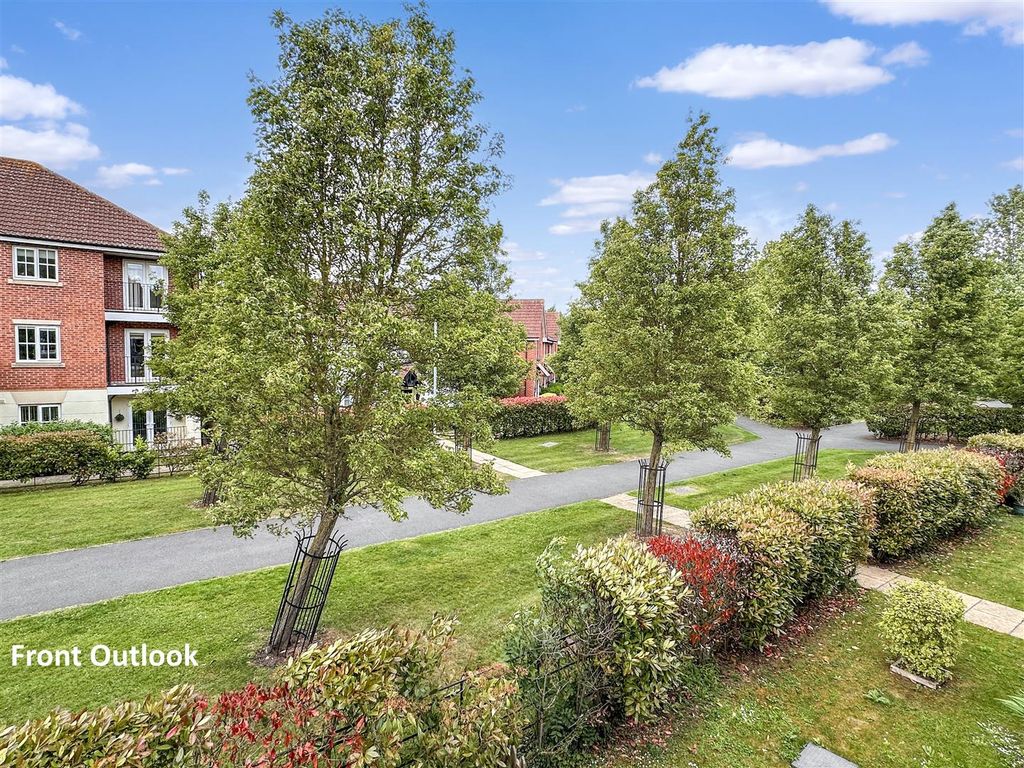 Property photo 3 of 19 Lovely Tree-Lined Position 467