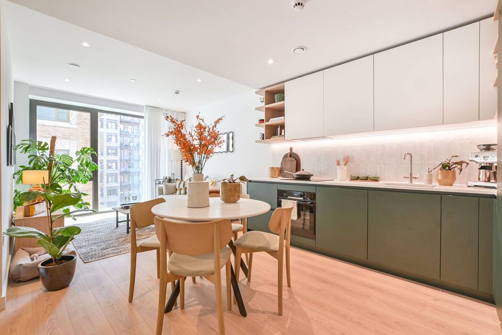 Property photo 2 of 28