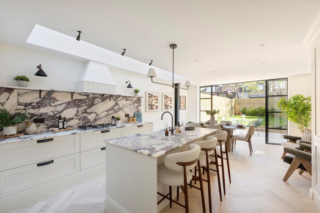 Property photo 2 of 24 Image