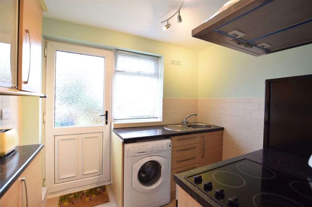 Property photo 2 of 8 Kitchen