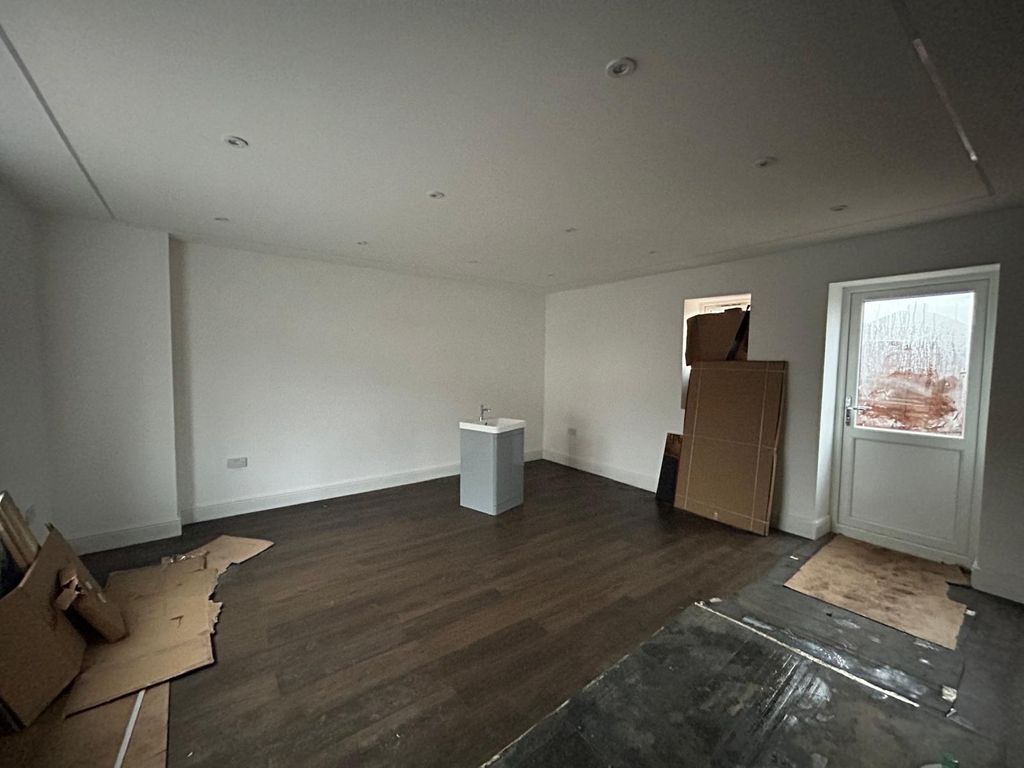 Property photo 3 of 8 Gallery