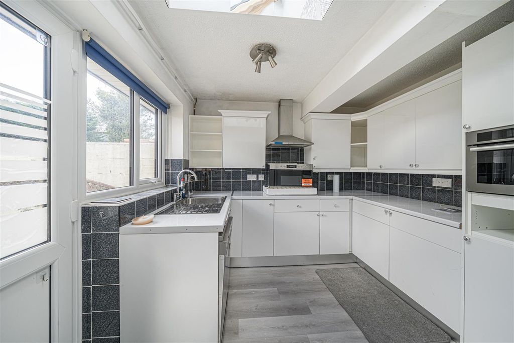 Property photo 3 of 15 1359181-3-68d4099Fe0Bd8.Jpg