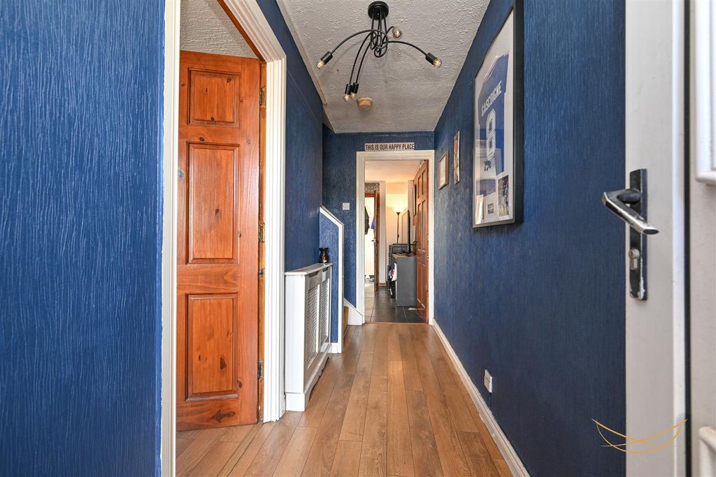 Property photo 3 of 27 Dhp-15.Jpg