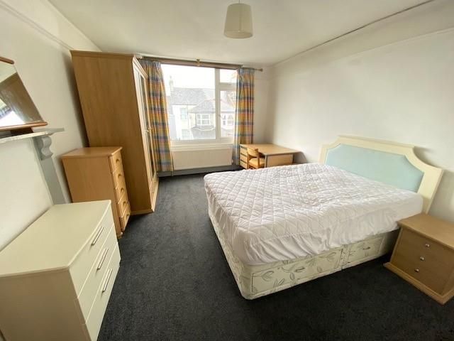 Property photo 2 of 11 9 Seymour Bedroom...Jpg