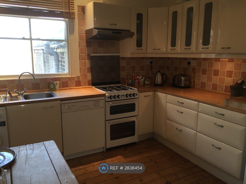 Property photo 2 of 6 Kitchen Table In Kitchen