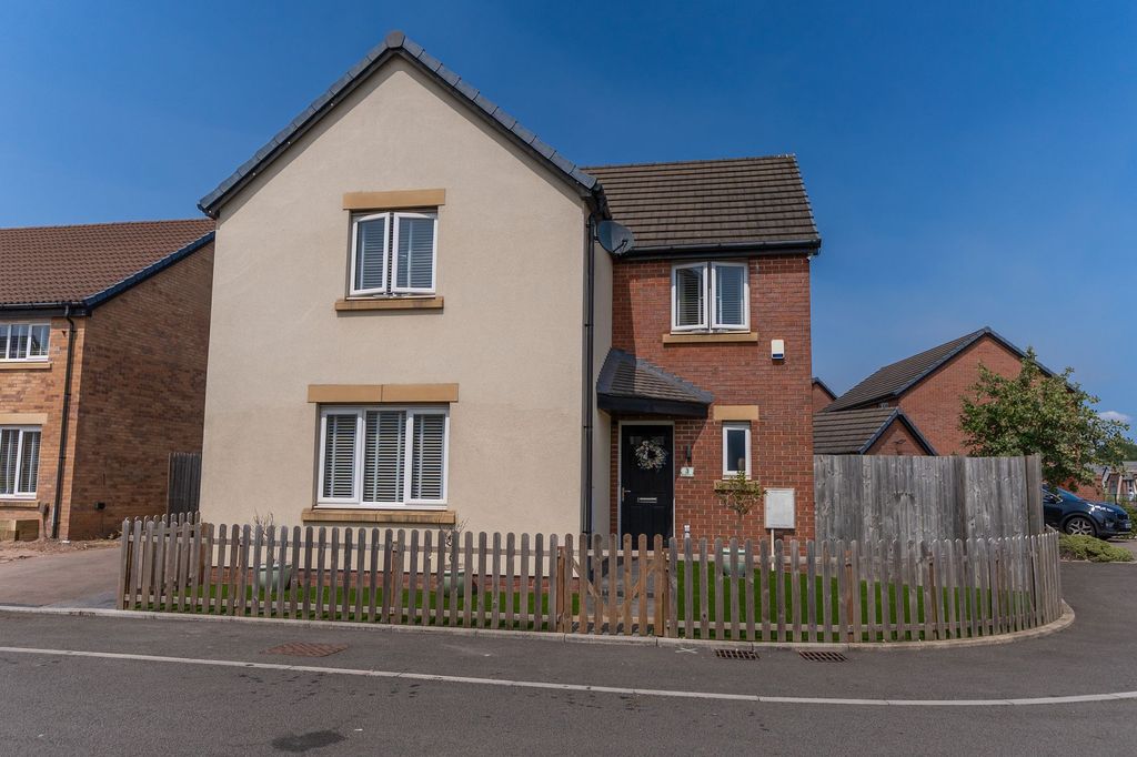 Property photo 1 of 36