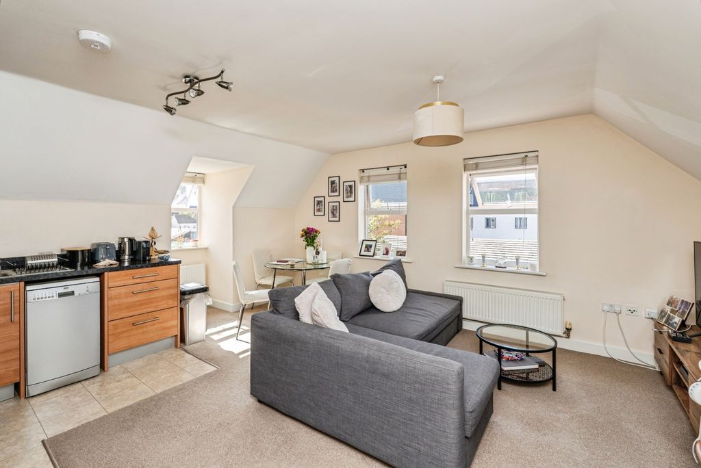 Property photo 3 of 8 Pbox-Img.Jpg