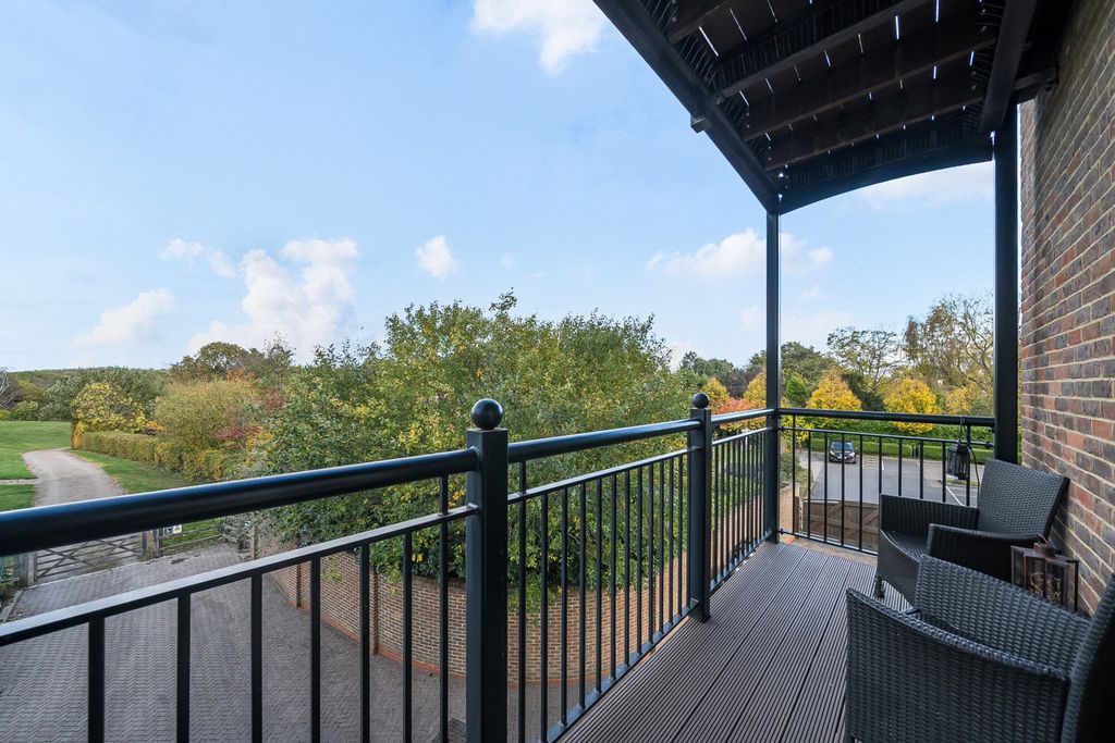 Property photo 3 of 19 Balcony