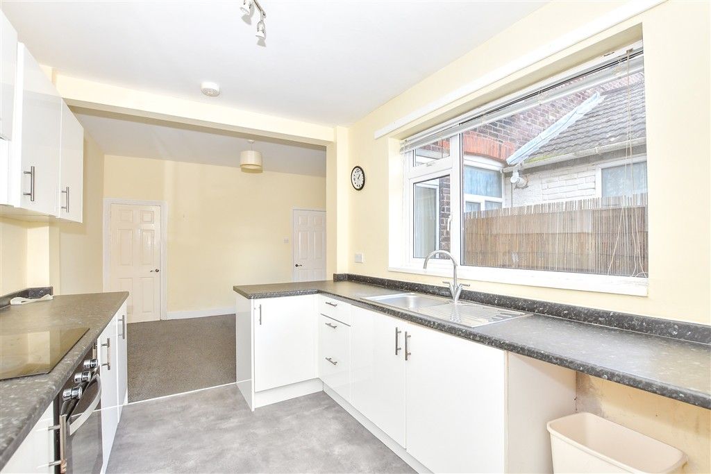 Property photo 3 of 9 Kitchen