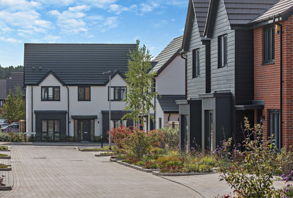 Property photo 1 of 8 8569802-Exterior11-8