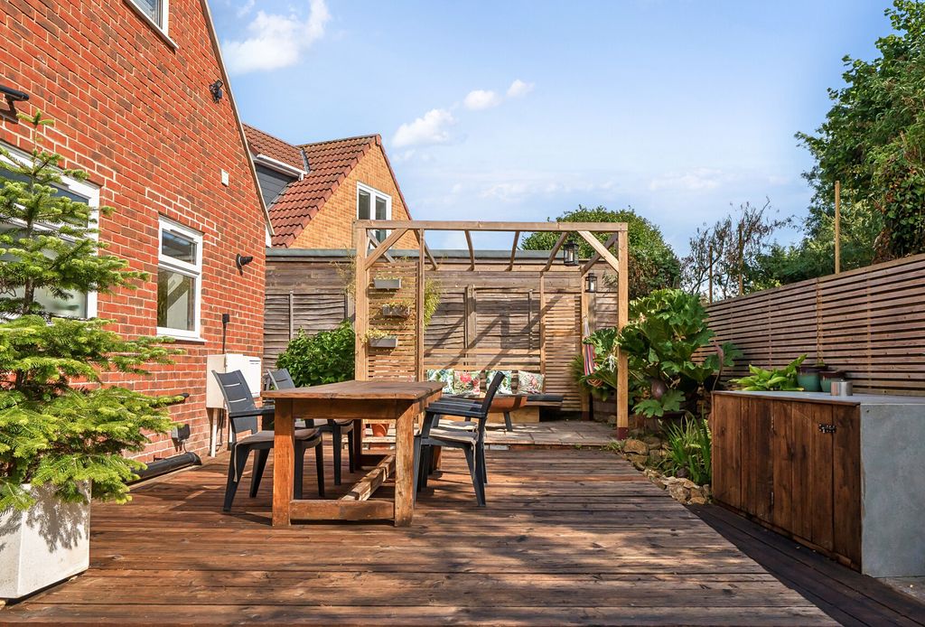 Property photo 2 of 23 1329829-6-6887A35...