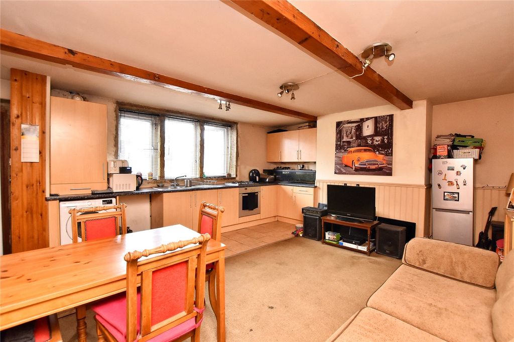 Property photo 2 of 9 Lounge/ Kitchen