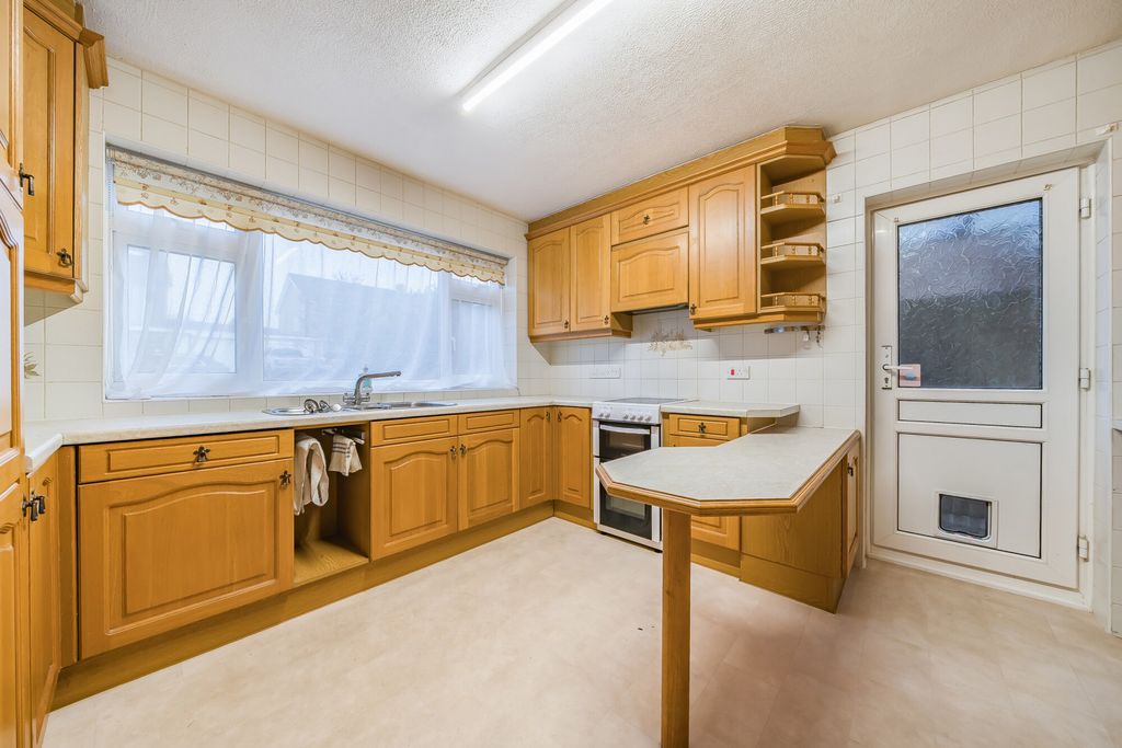 Property photo 2 of 14 Kitchen