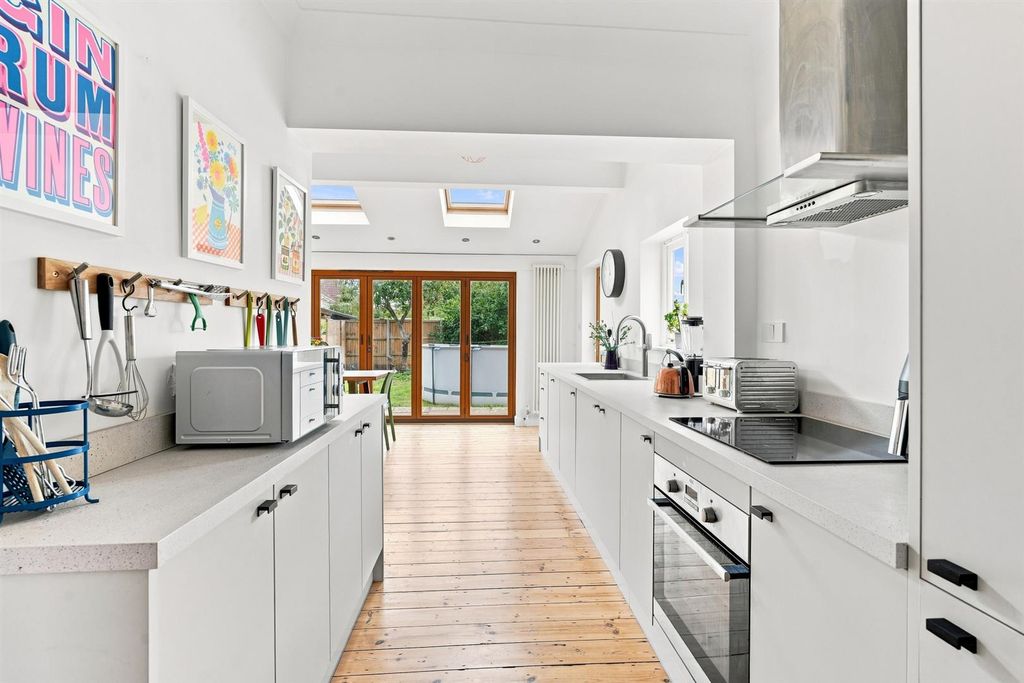 Property photo 3 of 32 448-Earlhamroad-022.Jpg