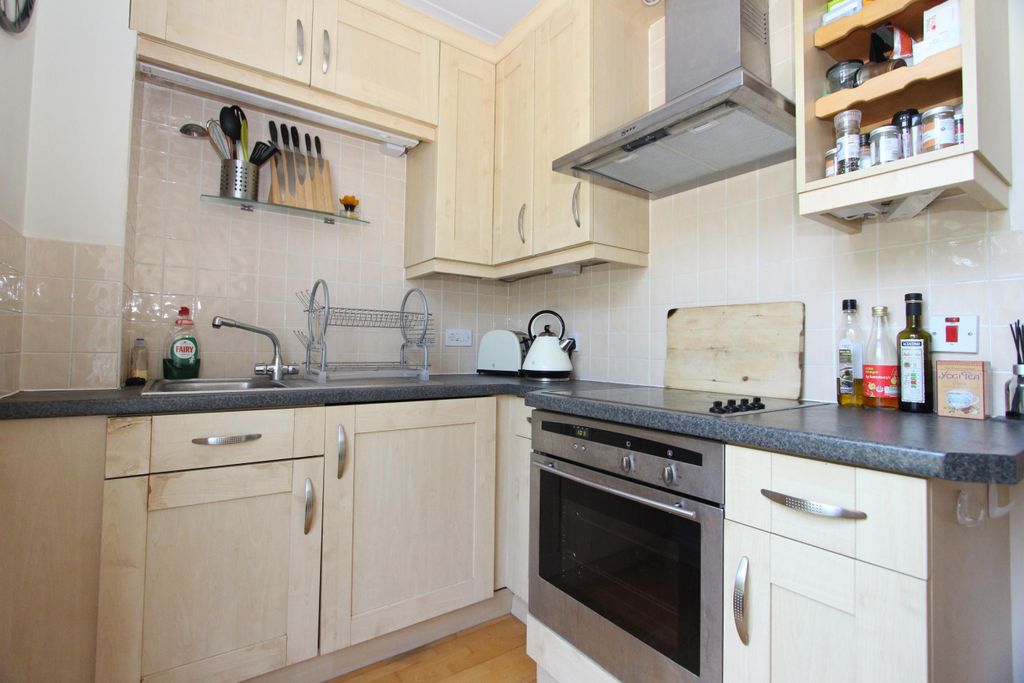 Property photo 3 of 6 Kitchen