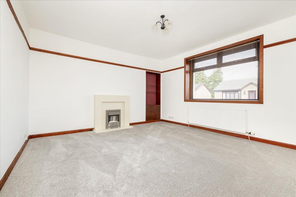 Property photo 2 of 32