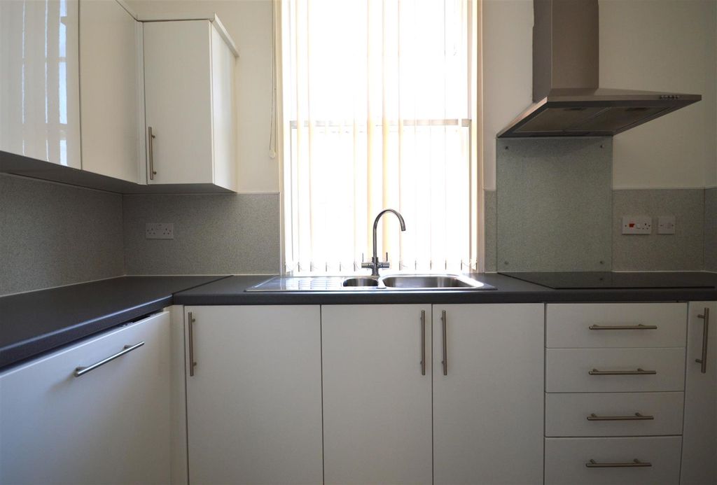 Property photo 3 of 14 Kitchen