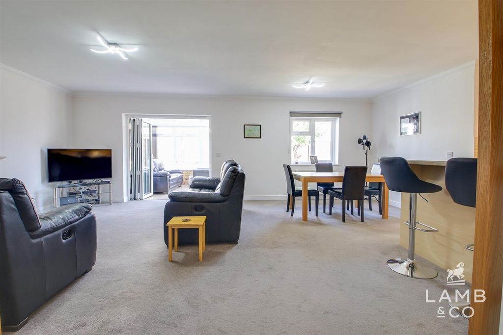 Property photo 3 of 21