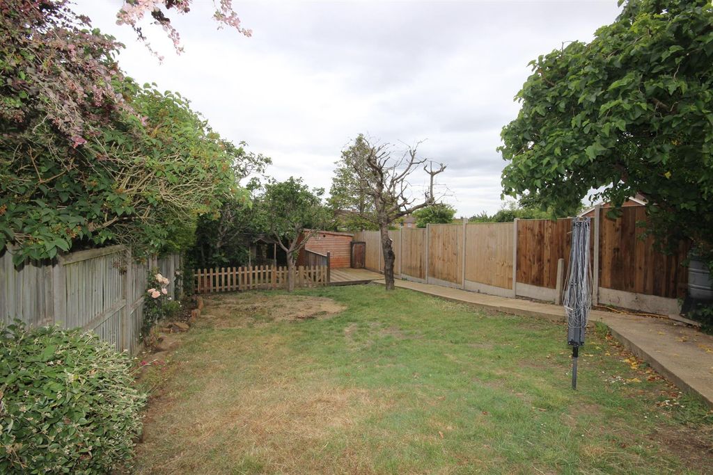 Property photo 2 of 32 Rear Garden