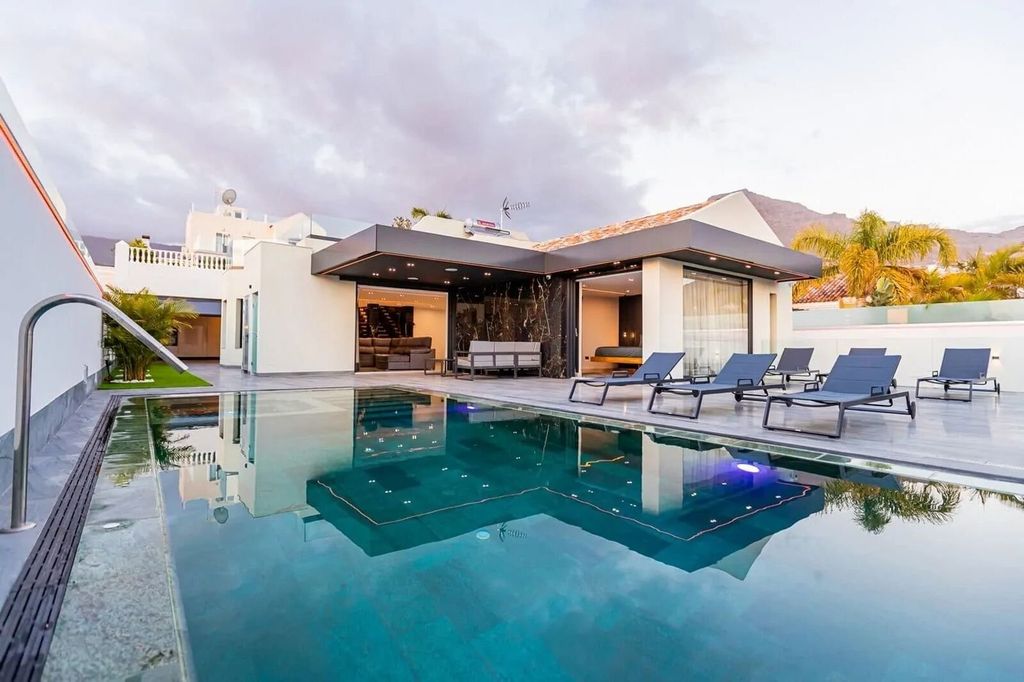 Property photo 1 of 26 Villa Onyx