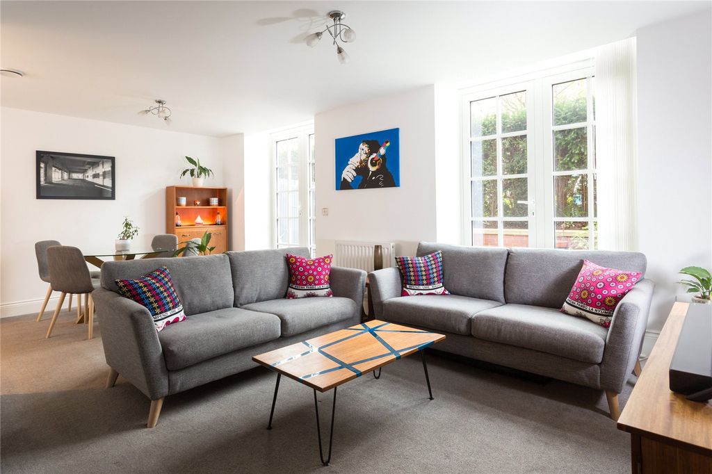 Property photo 1 of 13 Living Room