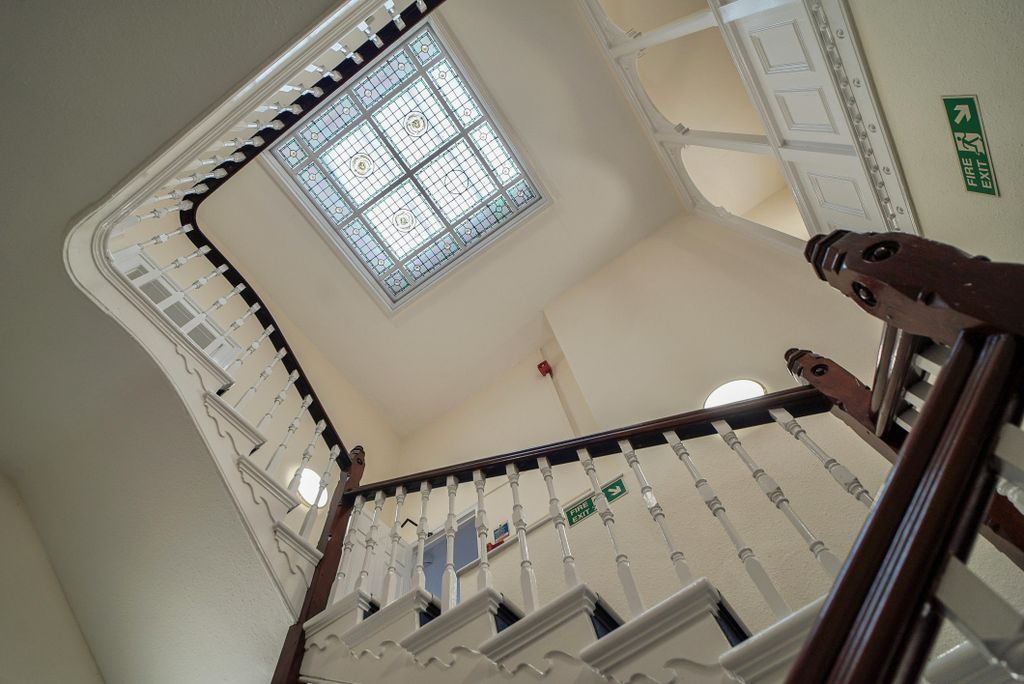 Property photo 3 of 15 19 Calthorpe Road