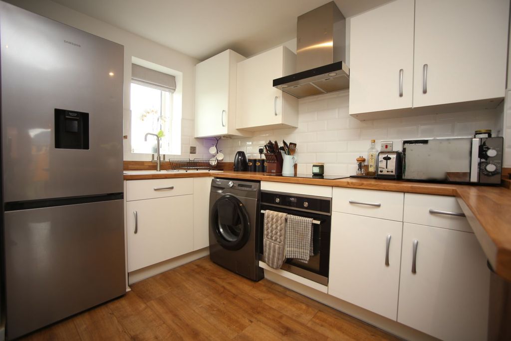 Property photo 2 of 33