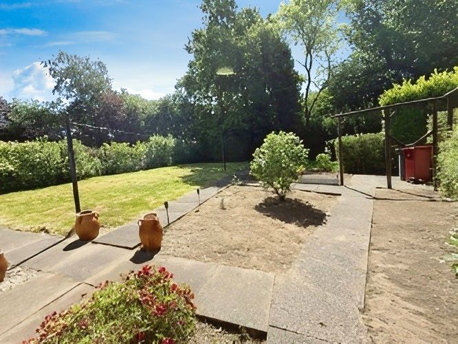 Property photo 3 of 16 Garden