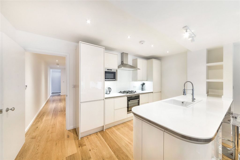 Property photo 3 of 9 Kitchen