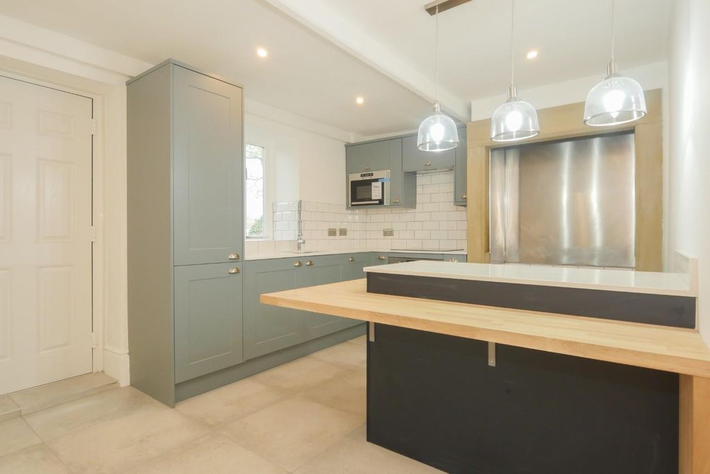 Property photo 2 of 19 Kitchen/Diner