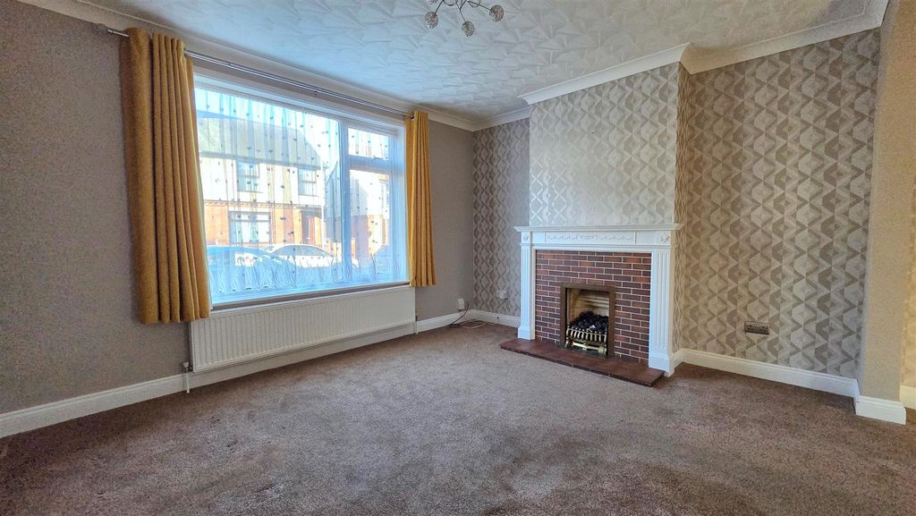 Property photo 2 of 17 Lounge