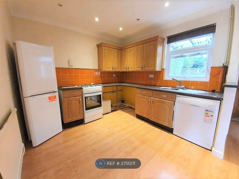 Property photo 2 of 8 Kitchen