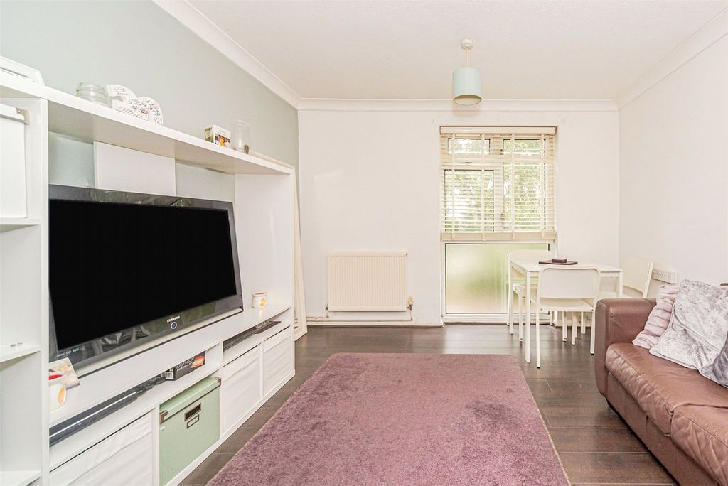 Property photo 2 of 15 Lounge