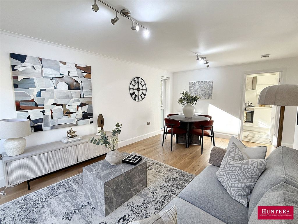 Property photo 2 of 18 Picture No. 15