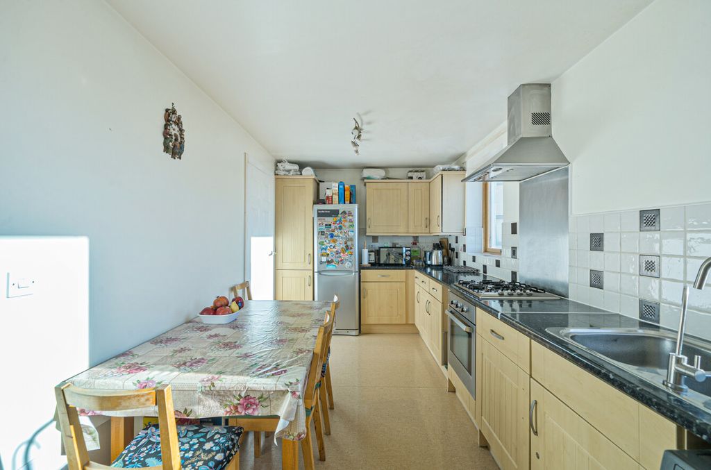 Property photo 2 of 16 1394436-2-695Ba86...