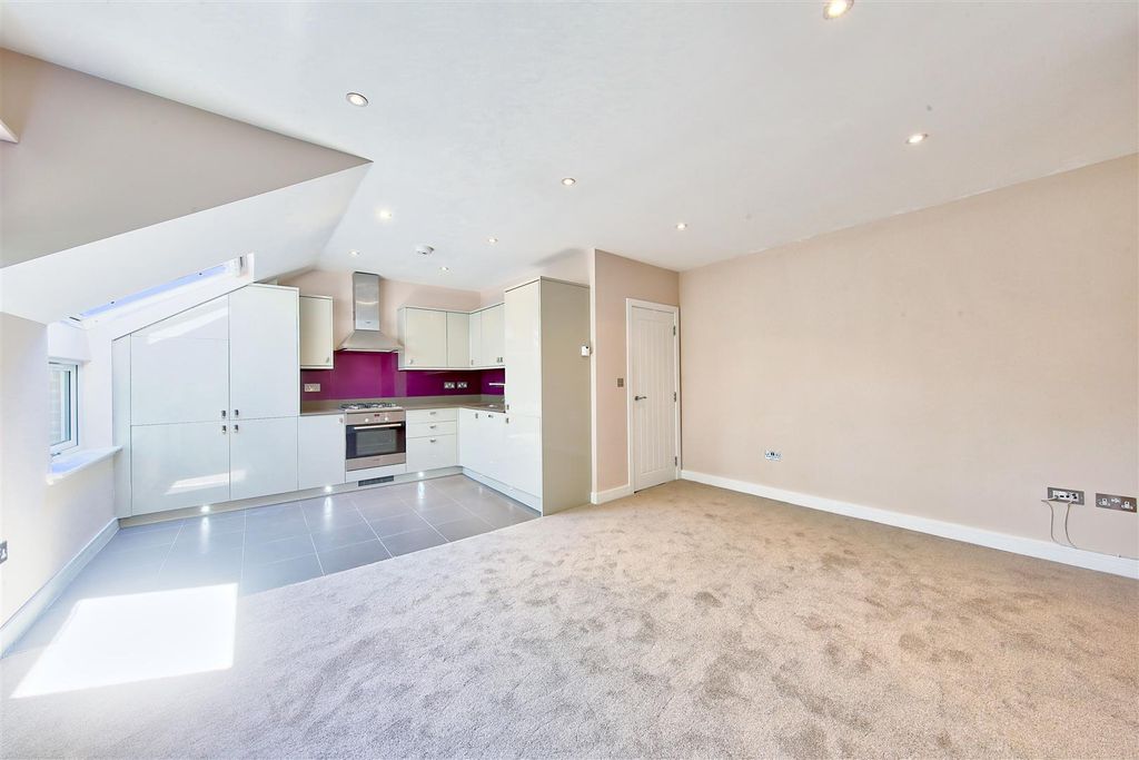 Property photo 3 of 9 4_11_Leathwaite_Road_Image7_14148_4.Jpg
