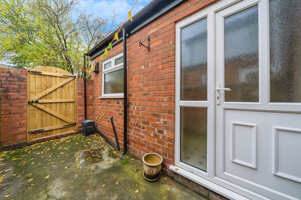 Property photo 3 of 17 Yard