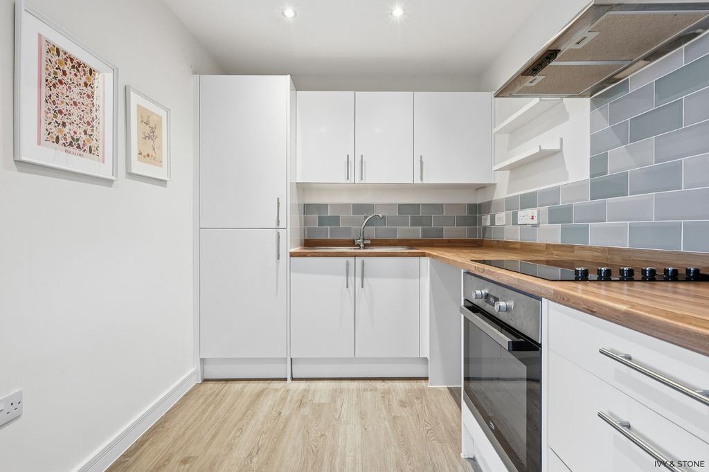 Property photo 2 of 15 4825162