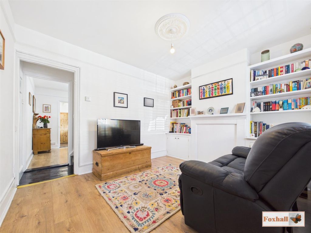 Property photo 2 of 21 Lounge