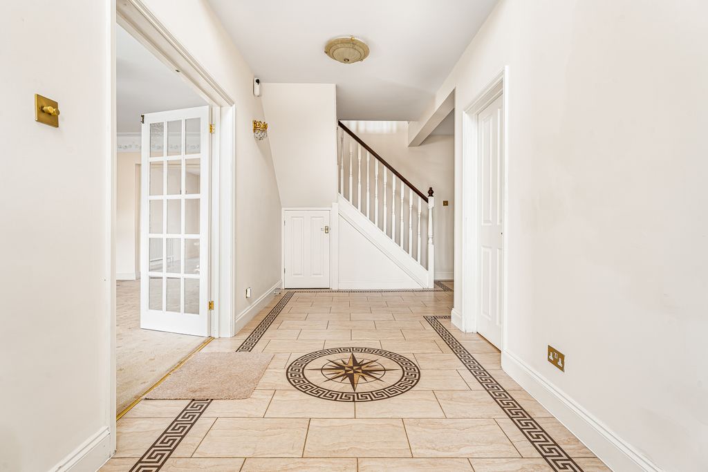 Property photo 2 of 39 Hallway