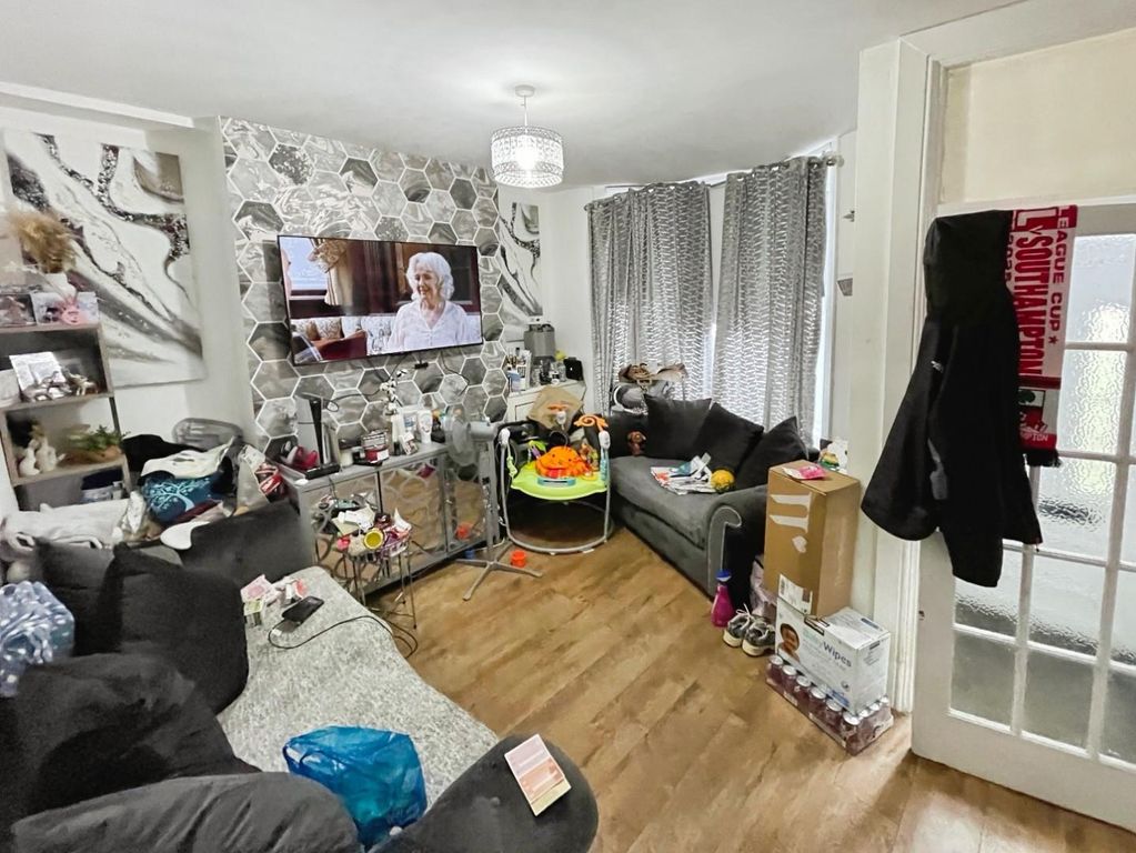 Property photo 3 of 17 832F6282--47D3-Bffc-7Addde549406-20023-000002C9263