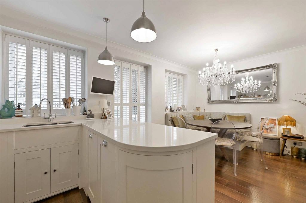 Property photo 2 of 18 Kitchen