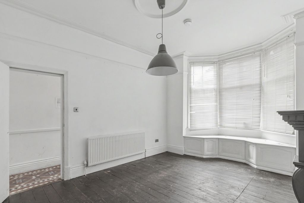 Property photo 2 of 19 40 Upperton Road, Leicester, Le3 0Hb