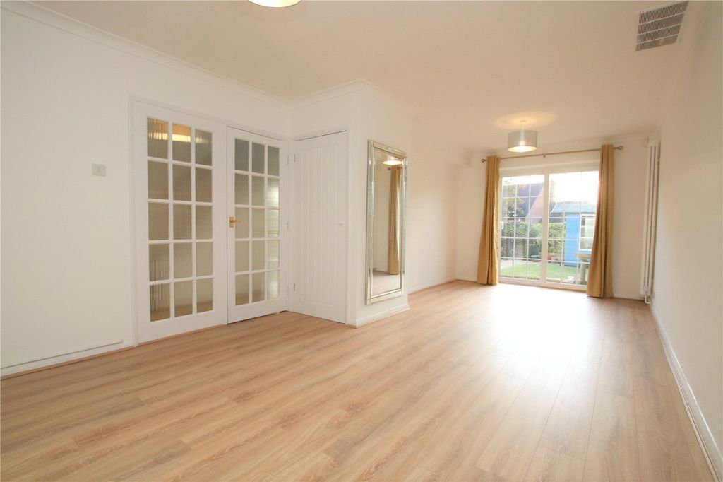 Property photo 2 of 11 Picture No. 21